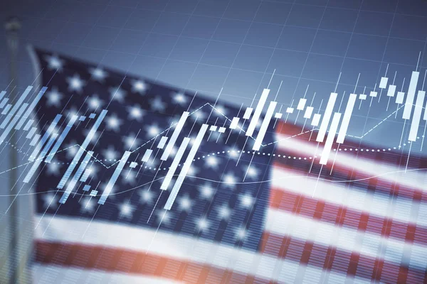 Ologramma astratto grafico finanziario virtuale su bandiera degli Stati Uniti e sfondo del cielo tramonto, forex e concetto di investimento. Multiesposizione — Foto Stock