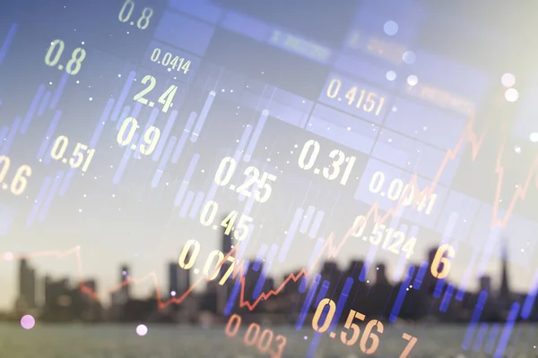 Holograma gráfico financeiro virtual abstrato sobre fundo skyline embaçado, forex e conceito de investimento. Multiexposição — Fotografia de Stock