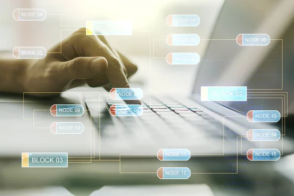 Doble exposición de la ilustración de programación creativa abstracta y las manos escribiendo en el ordenador portátil en el fondo, big data y blockchain concepto —  Fotos de Stock