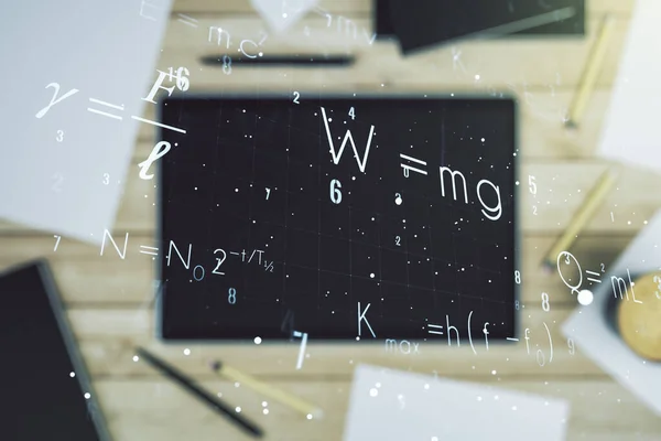 Ilustración de fórmula científica creativa y tableta digital moderna en el escritorio sobre fondo, vista superior, ciencia y concepto de investigación. Multiexposición — Foto de Stock