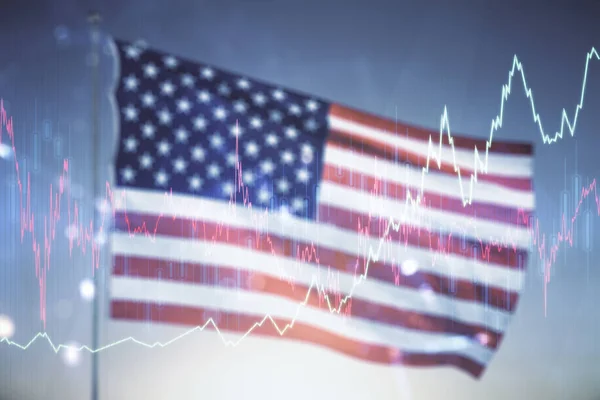 Dvojitá expozice virtuálního kreativního finančního diagramu na pozadí americké vlajky a modré oblohy, bankovní a účetní koncepce — Stock fotografie