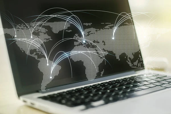 Doble exposición del mapa abstracto del mundo digital con conexiones en el fondo del ordenador portátil, la investigación y el concepto de estrategia — Foto de Stock