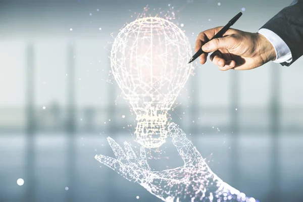 Mano maschile con penna disegna astratto lampadina virtuale illustrazione su sfondo ufficio offuscata, concetto di tecnologia futura. Multiesposizione — Foto Stock