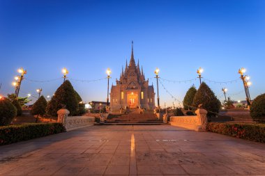 Surat Thani, Tayland - 2 Ocak: Şehir ayağı tapınak SÜ