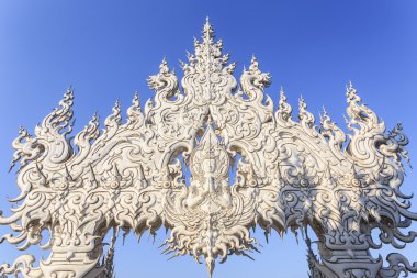 Chiang Rai, Tayland - 21 Ocak: Wat Rong Khun sanat içinde 