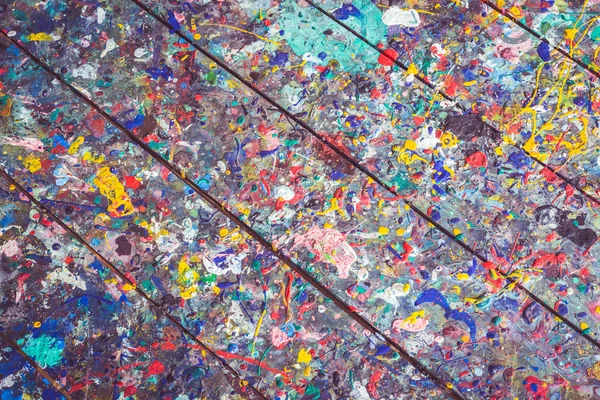 Träbord med färgglad färg fläck på ytan — Stockfoto
