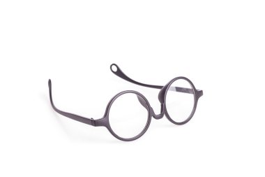 Siyah gözlükleri beyaz izole kapatmak