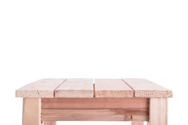 Ahşap masa veya sayaç üzerinde beyaz adam izole boş üstünde