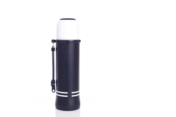 Close up nuova fiaschetta thermos nero isolato su bianco — Foto Stock