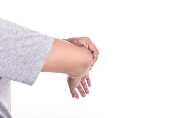 Nahaufnahme der Hand einer Frau, die ihren Ellbogen isoliert auf weiß hält. Ellenbogen — Stockfoto