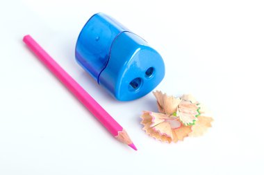 Renkli kalem ve tıraş beyaz izole kapatmak