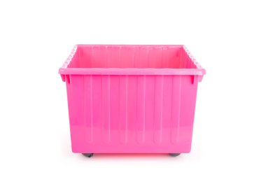 Boş pembe plastik kutu üzerinde beyaz izole 