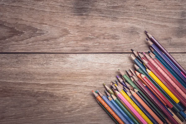 Pile of old color pincil on wooden table top view — Stock Photo, Image