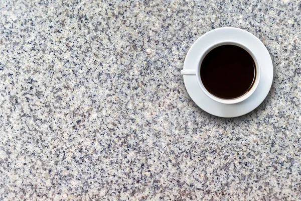Weiße Kaffeetasse auf Stein Tisch Hintergrund Ansicht von oben — Stockfoto