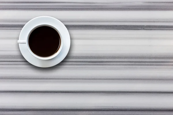 Чашка белого кофе на каменном столе вид сверху — стоковое фото