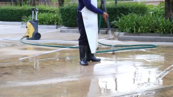 Kültéri padlózatra tisztítása nagynyomású vízsugárral — Stock videók