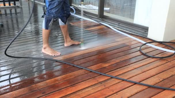 Outdoor wood floor cleaning with high pressure water jet — Stock Video