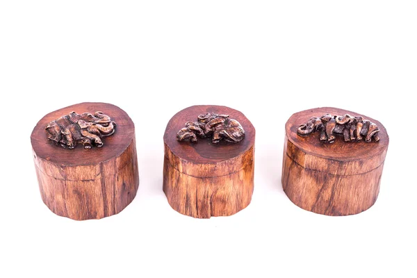Scatola di legno tradizionale stile thai con elefante intaglio sulla parte superiore i — Foto Stock