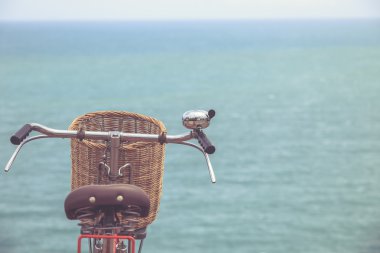 Kırmızı Japonya tarzı klasik Bisiklet okyanus manzarası, Gelin