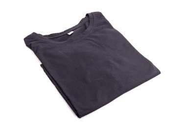 Siyah t-shirt üzerinde beyaz izole kapatmak 