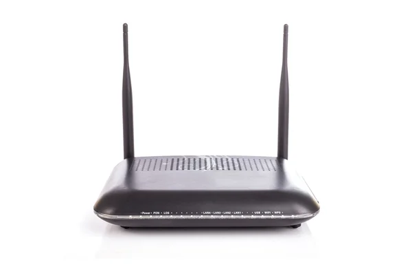 Router inalámbrico negro aislado sobre fondo blanco —  Fotos de Stock