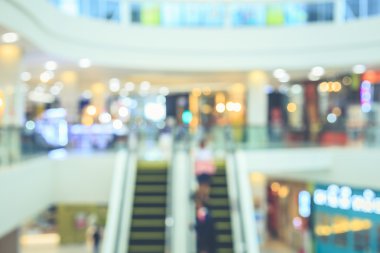 İnsanların alışveriş bokeh, vintage col ile bulanık görüntü