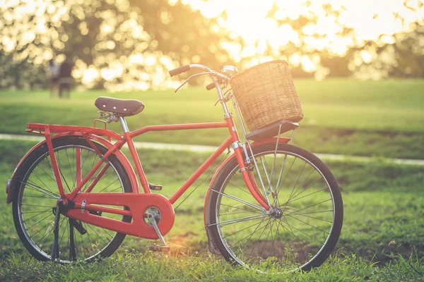 Red Japan style classic bicycle at the park — Stock Photo, Image