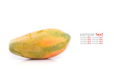 Beyaz arka plan üzerinde izole sarı papaya meyve