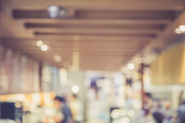 Imagen borrosa de la gente en la cafetería con bokeh, color vintage — Foto de Stock