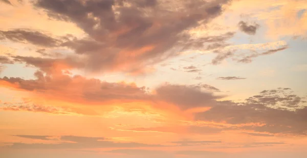 日の出時刻の美しい空 — ストック写真