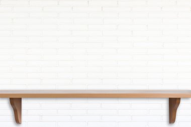 Boş üst ahşap raflar ve taş duvar arka plan 