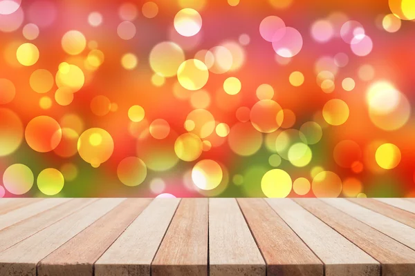 Lege bovenste houten tafel en zonnige abstracte wazig bokeh CHTERGRO — Stockfoto