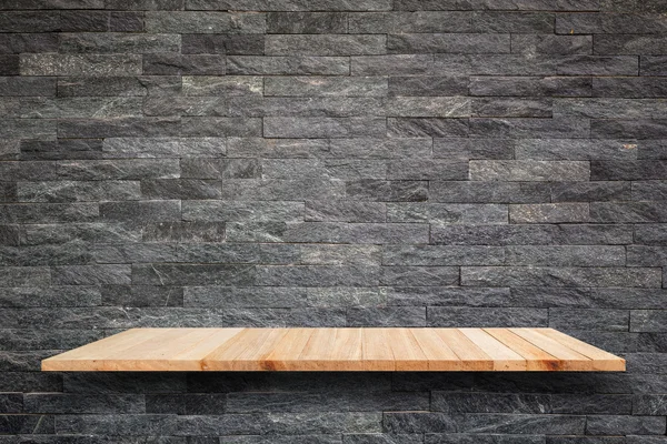 Scaffali in legno vuoti e sfondo muro di pietra. Per disp prodotto — Foto Stock
