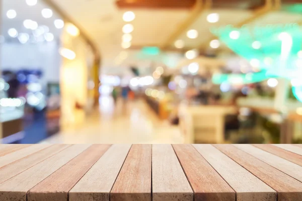 Mesa de madera superior vacía y desenfoque con fondo bokeh — Foto de Stock