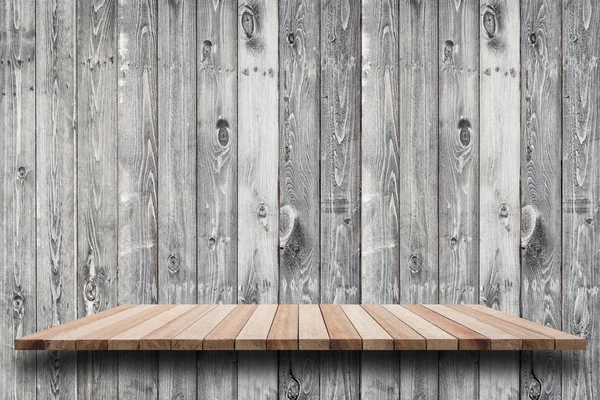 Piano vuoto di mensola o bancone in legno isolato su sfondo bianco — Foto Stock