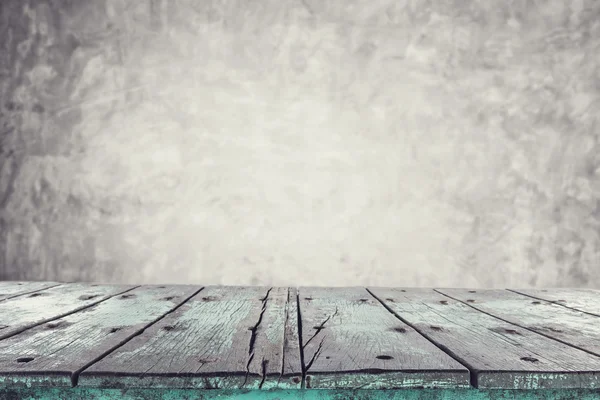 Taş duvar arka plan üzerinde boş üst ahşap masa — Stok fotoğraf