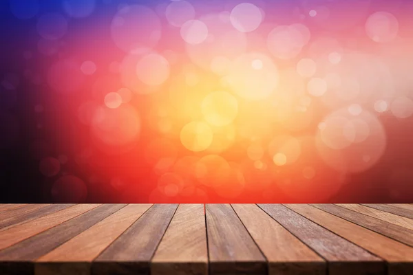 Lege bovenste houten tafel en zonnige abstracte wazig bokeh CHTERGRO — Stockfoto