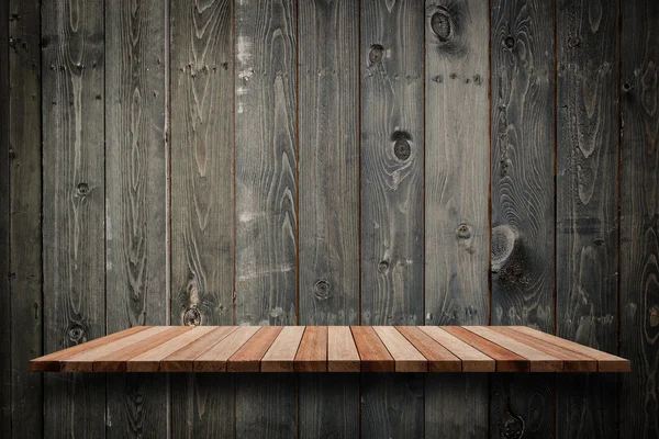 Piano vuoto di mensola o bancone in legno isolato su sfondo bianco — Foto Stock