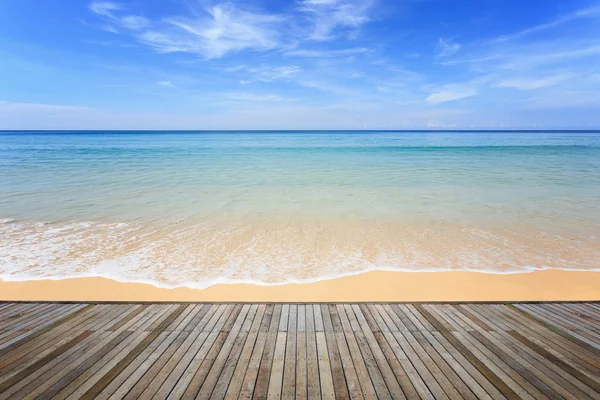 Wooden decking and view of tropical beach — Stock Photo, Image
