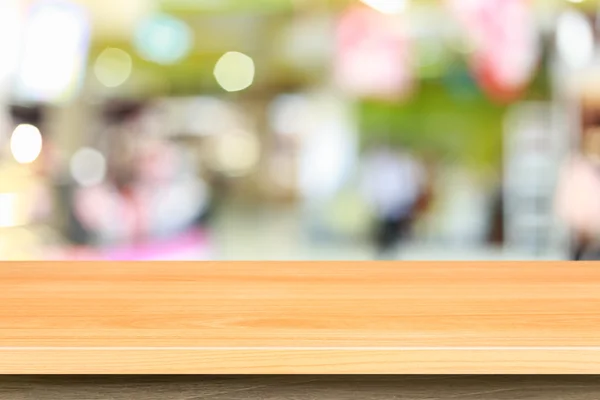 Mesa de madera superior vacía y desenfoque con fondo bokeh —  Fotos de Stock