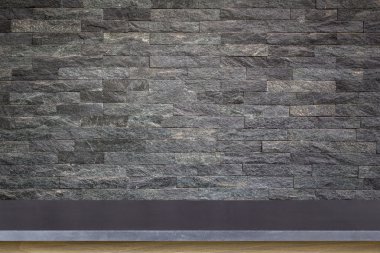 Doğal taş masa ve taş duvar arka plan boş üst 