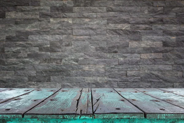 Tomma trä bord på stenmuren bakgrund — Stockfoto