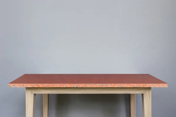 빈 상단의 자연 돌 테이블 및 회색 벽 배경 — 스톡 사진