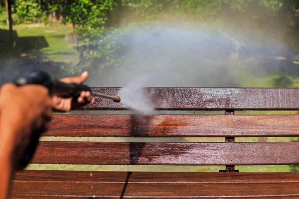 Wooden cleaning with high pressure water jet — Stock Photo, Image