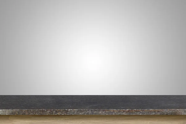 Пустой верх гранитного каменного стола изолирован на белом фоне — стоковое фото