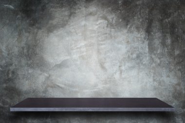 Doğal taş raflar ve taş duvar arka plan boş üst 