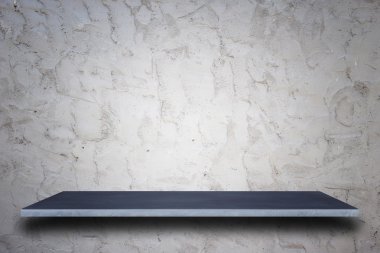 Doğal taş raflar ve taş duvar arka plan boş üst 