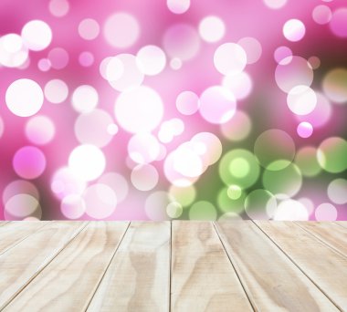 Boş üst ahşap masa ve soyut bulanık bokeh