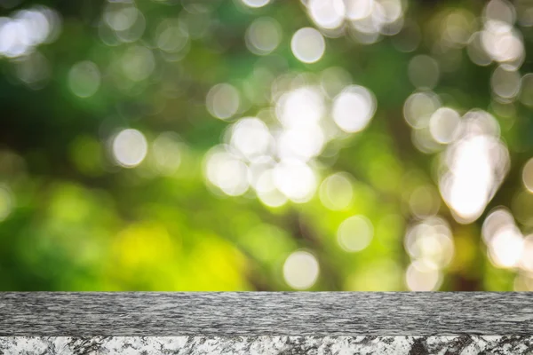 Mesa de piedra superior vacía y bokeh desenfocado abstracto soleado —  Fotos de Stock