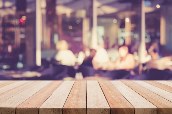 Mesa de madera superior vacía y desenfoque con fondo bokeh — Foto de Stock